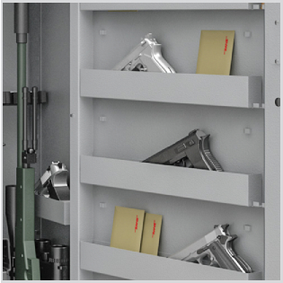 Pojemniki przestawne w szafie na broń